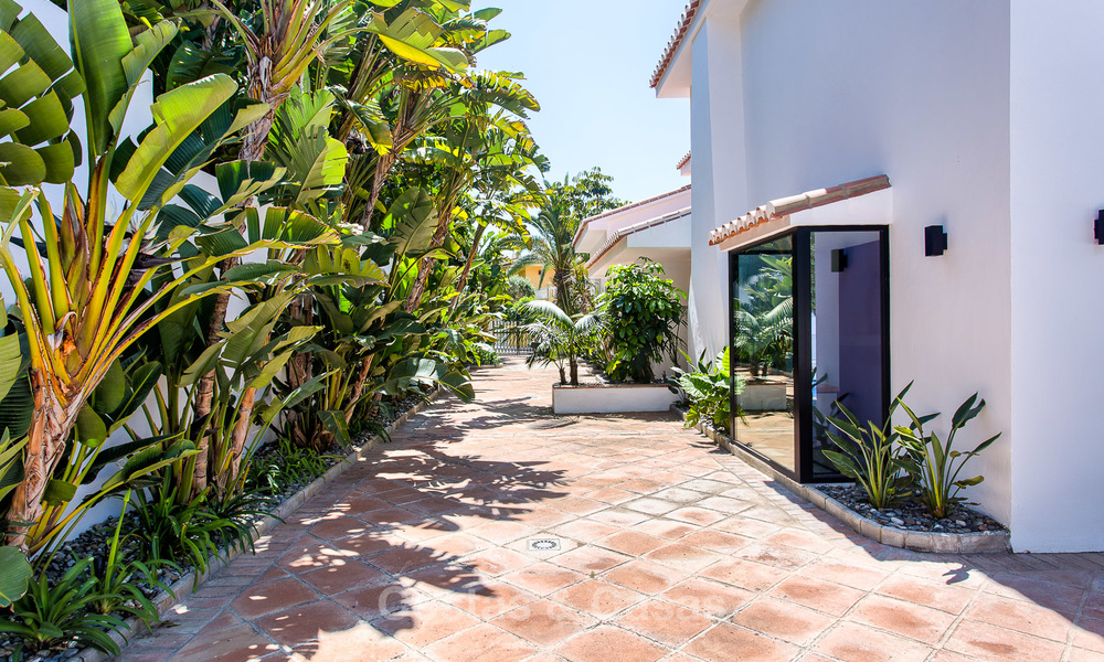 Recently renovated beach side luxury villa for sale in Los Monteros, East Marbella 4038