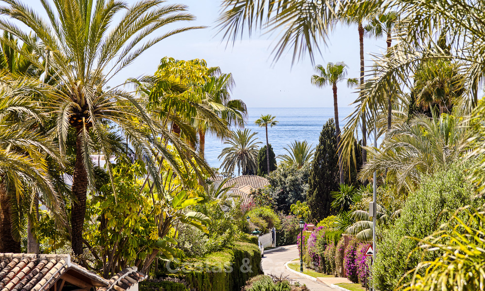 Recently renovated beach side luxury villa for sale in Los Monteros, East Marbella 4062