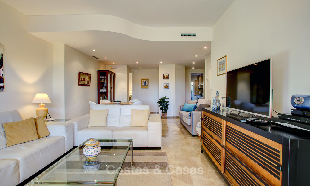 Charming, spacious south-facing luxury apartment for sale in a sought after golf urbanisation, Elviria - Marbella 4096