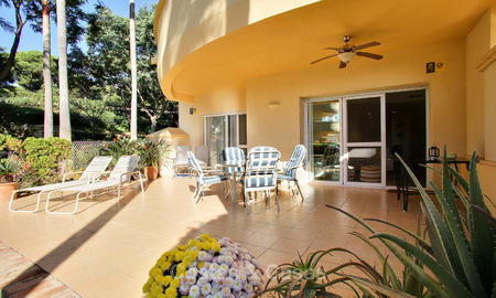 Charming, spacious south-facing luxury apartment for sale in a sought after golf urbanisation, Elviria - Marbella 4102