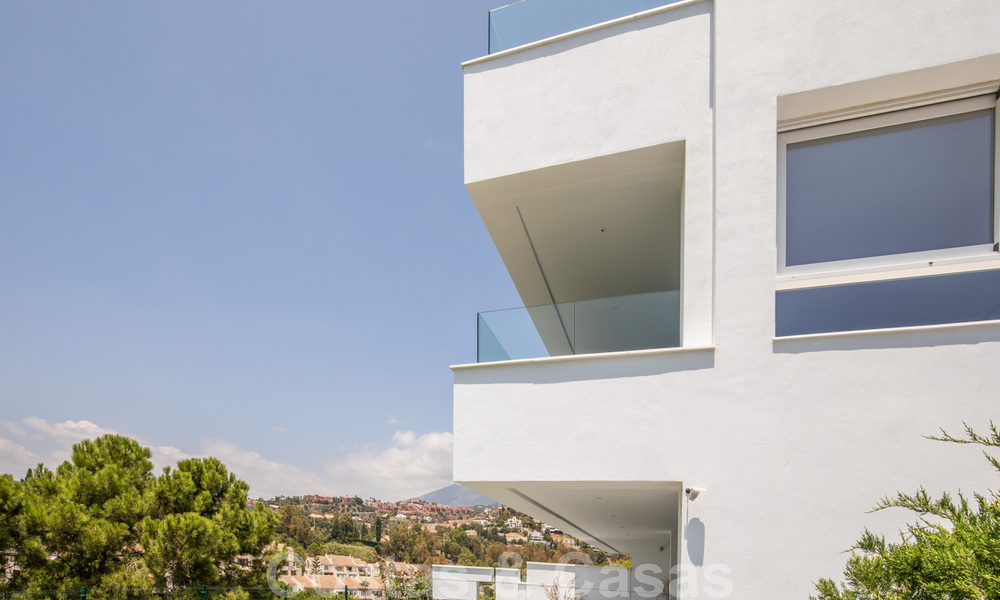 Exclusive new apartments for sale in an upscale golf resort in Benahavis - Marbella. Ready. Last unit - Penthouse! 33210