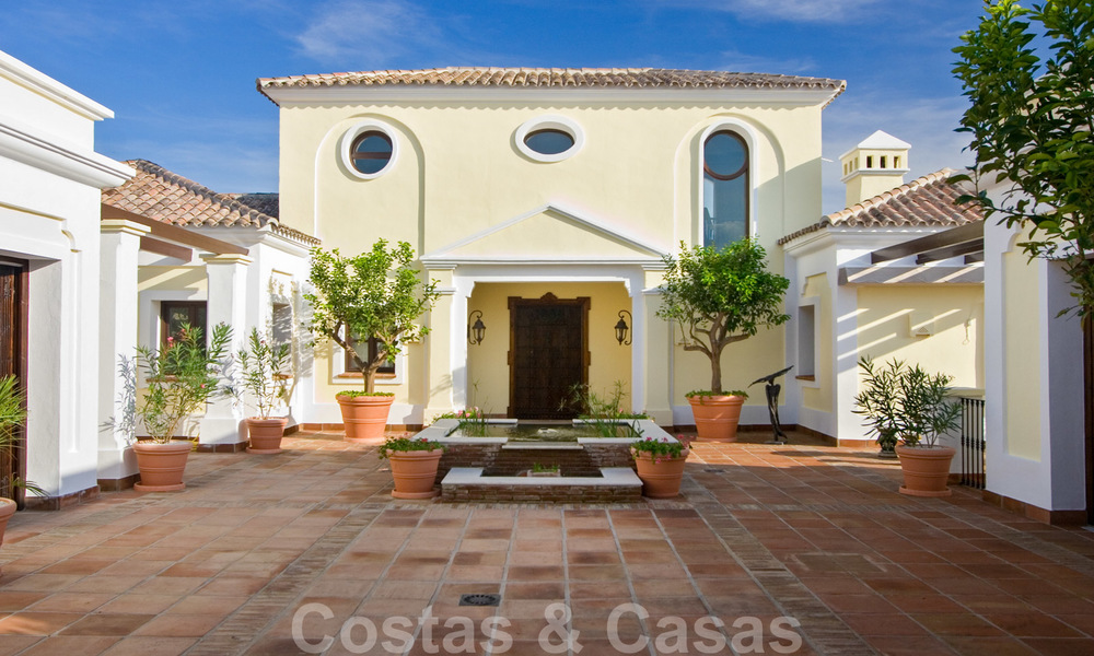Exclusive villa for sale, with sea views, in a gated resort in Marbella - Benahavis 22360