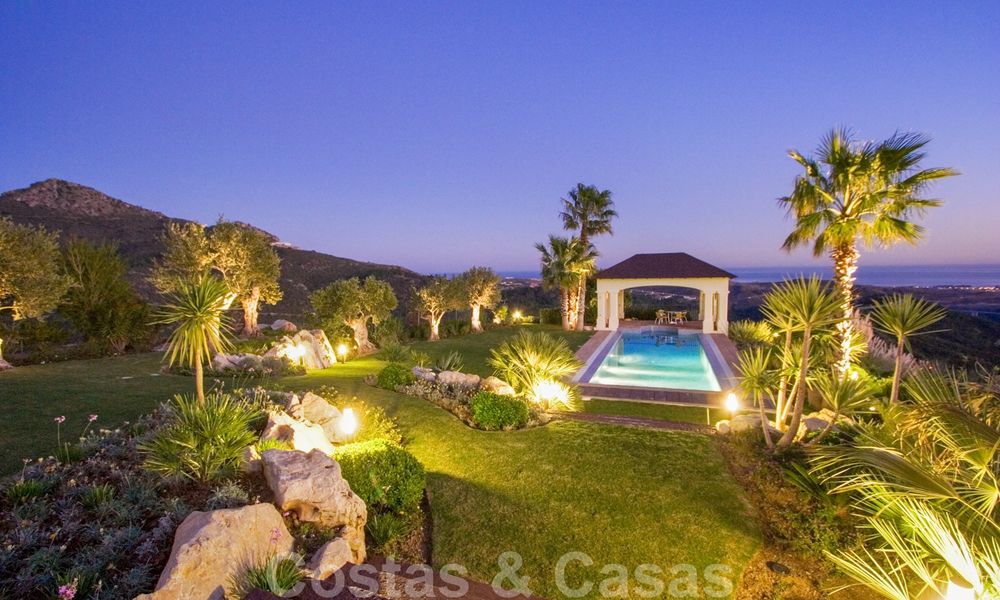 Exclusive villa for sale, with sea views, in a gated resort in Marbella - Benahavis 22376
