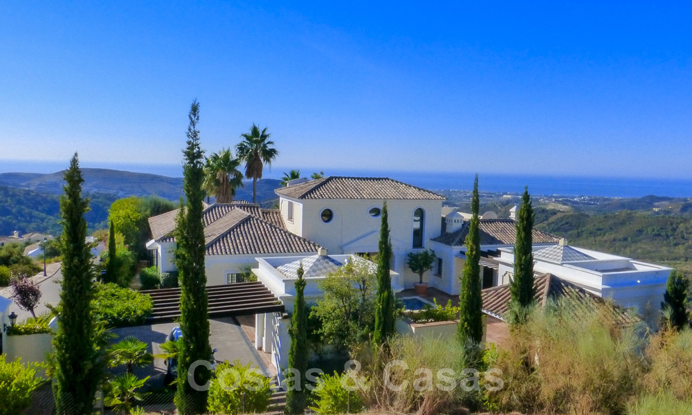 Exclusive villa for sale, with sea views, in a gated resort in Marbella - Benahavis 22382