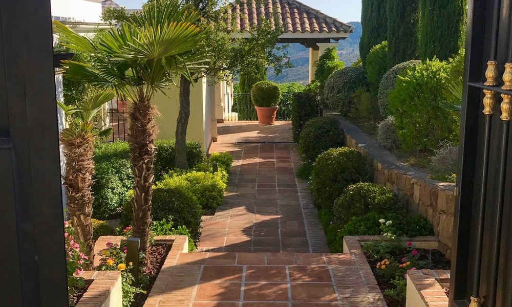 Exclusive villa for sale, with sea views, in a gated resort in Marbella - Benahavis 22389
