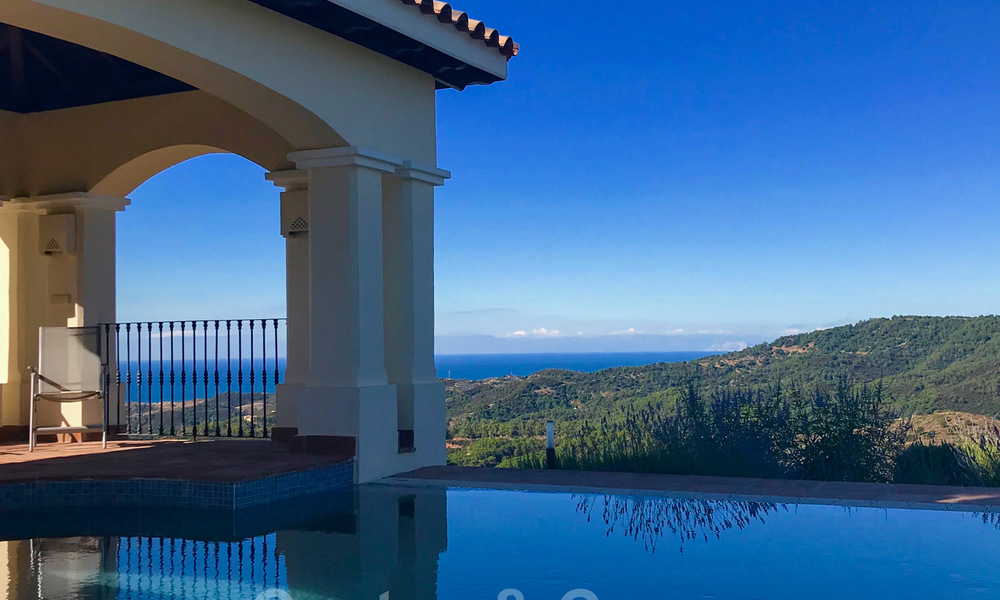 Exclusive villa for sale, with sea views, in a gated resort in Marbella - Benahavis 22390