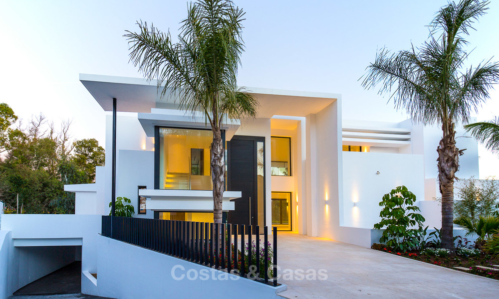 Spacious modern luxury villa for sale near the beach and golf course in Marbella - Estepona 4271