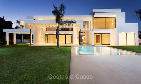 Spacious modern luxury villa for sale near the beach and golf course in Marbella - Estepona 4278