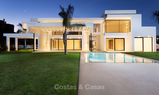 Spacious modern luxury villa for sale near the beach and golf course in Marbella - Estepona 4278 