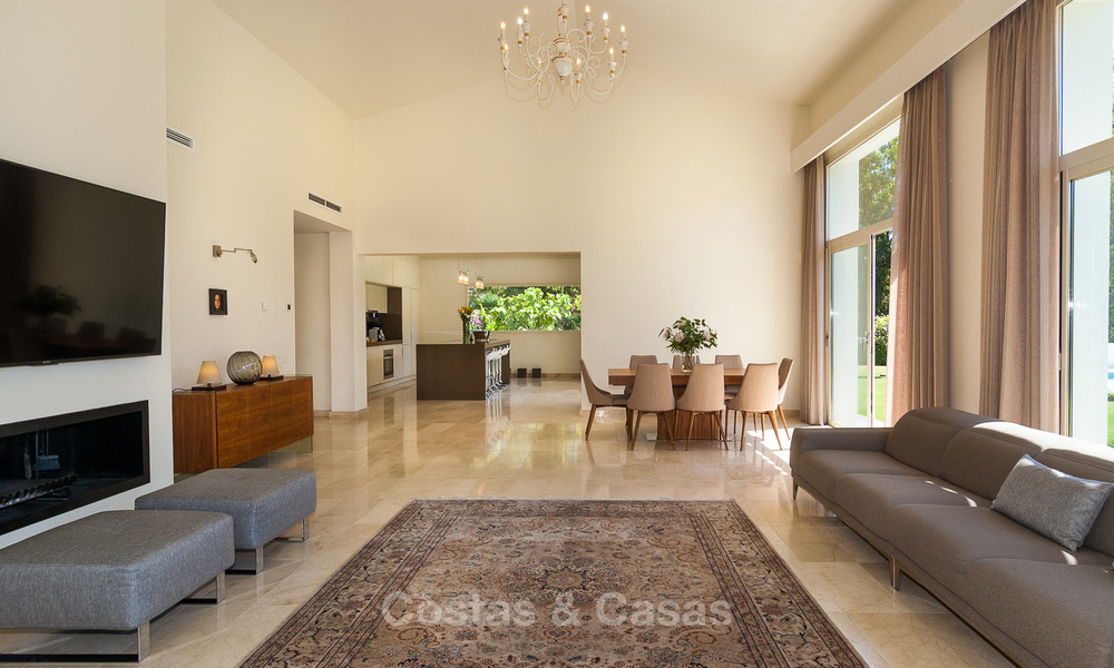 Modern villa for sale near the beach and frontline golf in Marbella - Estepona 4305