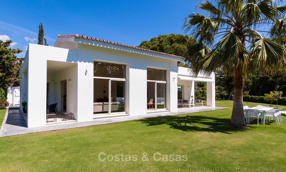 Modern villa for sale near the beach and frontline golf in Marbella - Estepona 4307