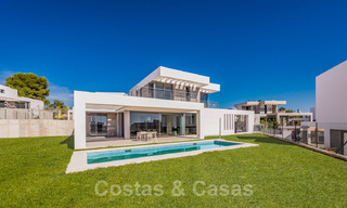 Last villa! Stunning, spacious, modern luxury villas with sea views for sale in a new complex between Estepona and Marbella 32043 