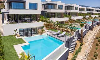Brand new modern luxury villas for sale in a boutique development on the golf course on the New Golden Mile, Marbella - Estepona. Ready to move in. 32949 