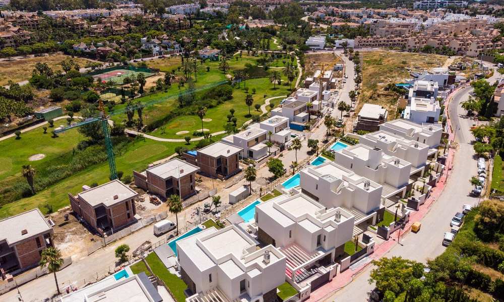 Brand new modern luxury villas for sale in a boutique development on the golf course on the New Golden Mile, Marbella - Estepona. Ready to move in. 32953