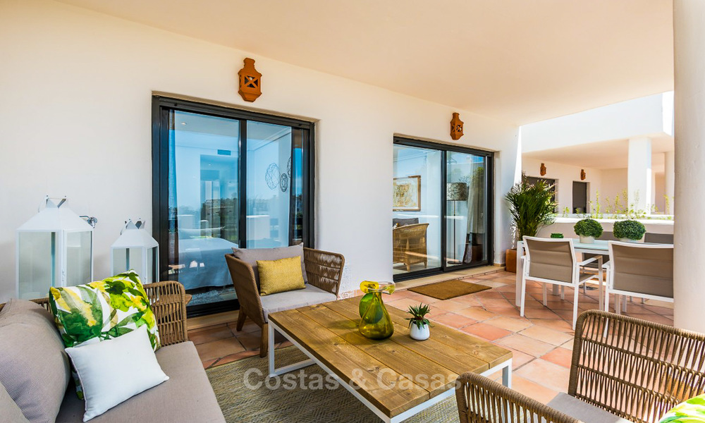 Mediterranean golf apartments for sale in a golf resort with sea views between Marbella and Estepona 4471