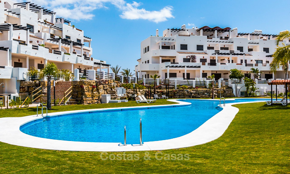 Bargain! Golf apartments and townhouses for sale in a golf resort, between Marbella and Estepona 4491