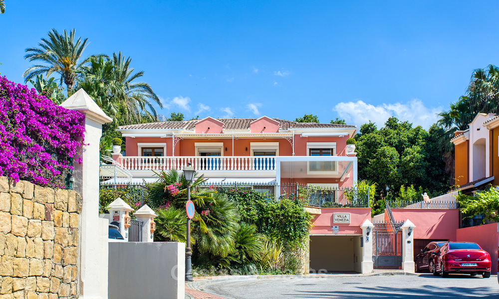 High end classical style luxury villa with sea views for sale on the Golden Mile, Marbella. 4635