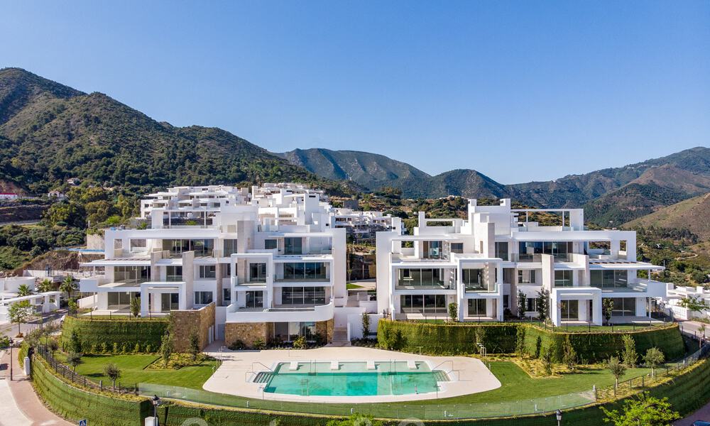Modern-contemporary luxury apartments with exquisite sea views for sale, short drive to Marbella centre. Ready to move in. Last 3 penthouses. 38303