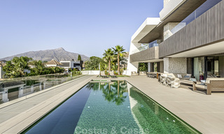 Impressive contemporary style luxury villa for sale in Nueva Andalucía, Marbella. Ready to move in and quality furnished. 15581 