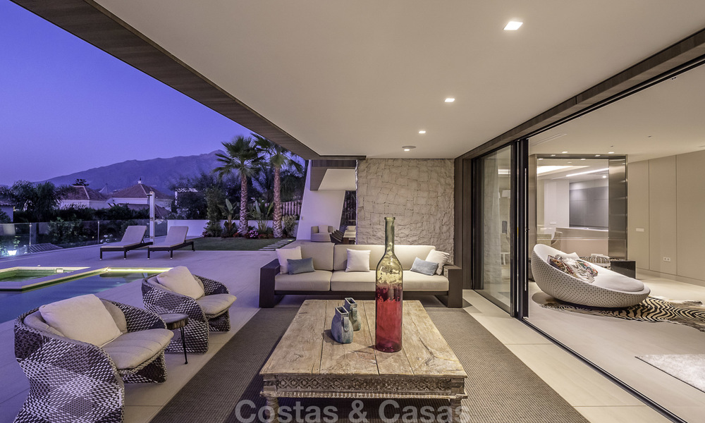 Impressive contemporary style luxury villa for sale in Nueva Andalucía, Marbella. Ready to move in and quality furnished. 15591