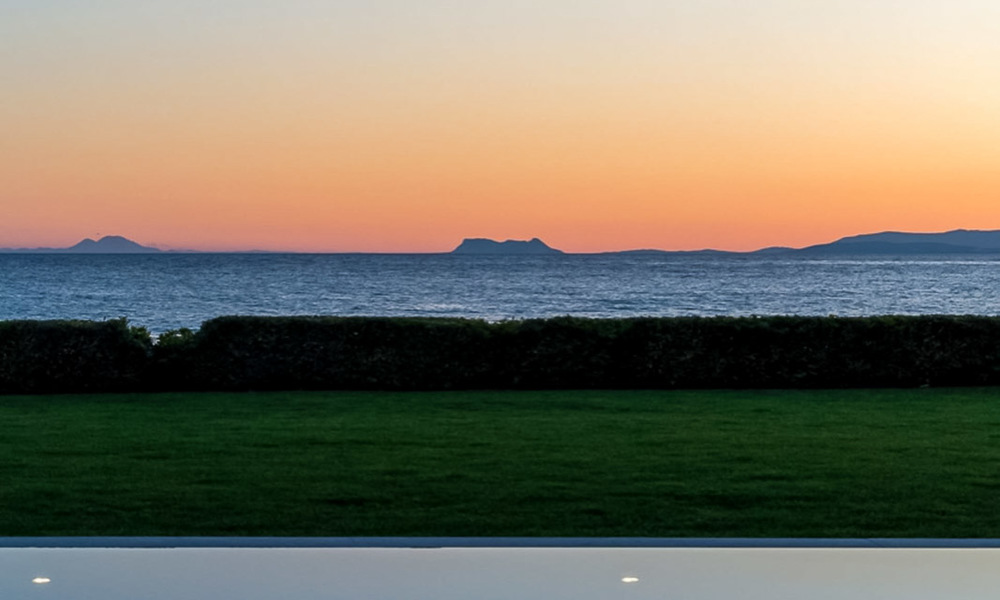 Prestigious palatial front line beach villa for sale, classic style, between Marbella and Estepona 5473