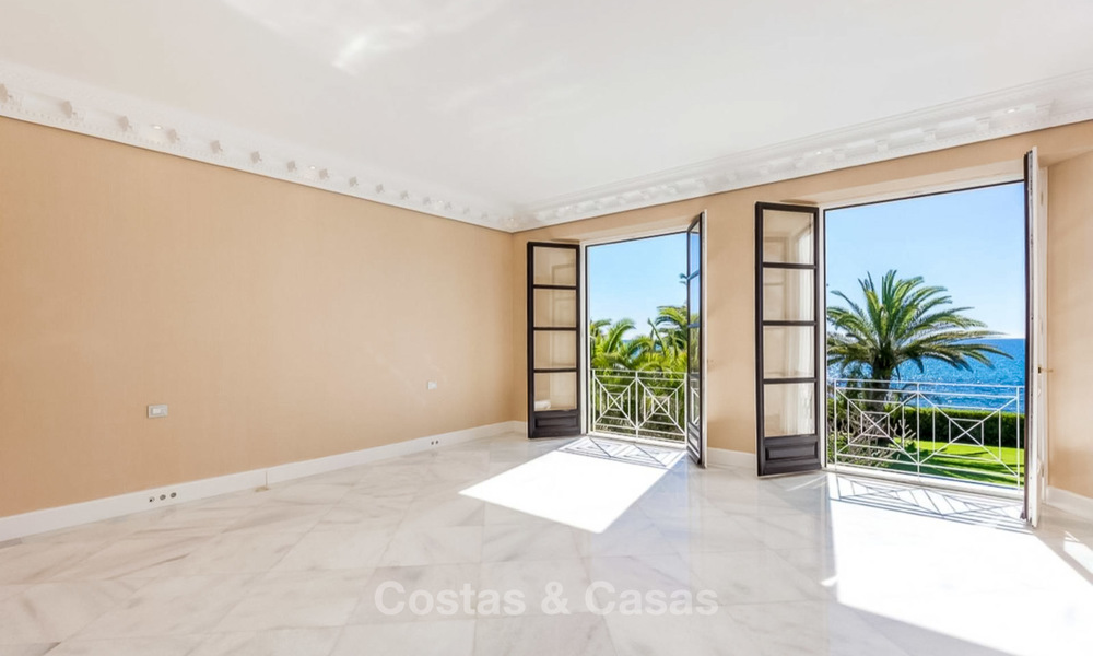 Prestigious palatial front line beach villa for sale, classic style, between Marbella and Estepona 5490