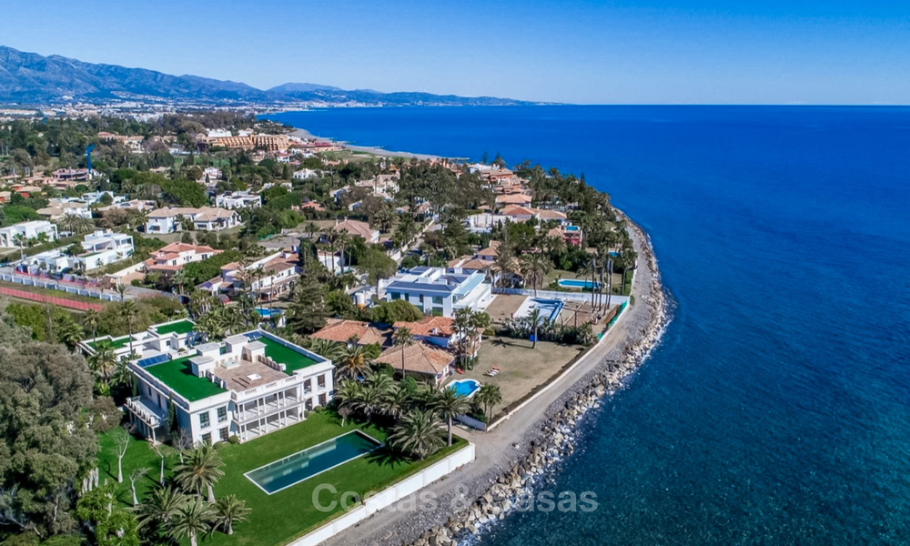 Prestigious palatial front line beach villa for sale, classic style, between Marbella and Estepona 5510