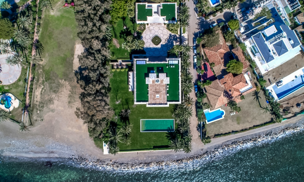 Prestigious palatial front line beach villa for sale, classic style, between Marbella and Estepona 5512