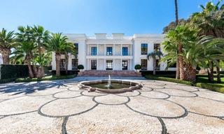 Prestigious palatial front line beach villa for sale, classic style, between Marbella and Estepona 5520 