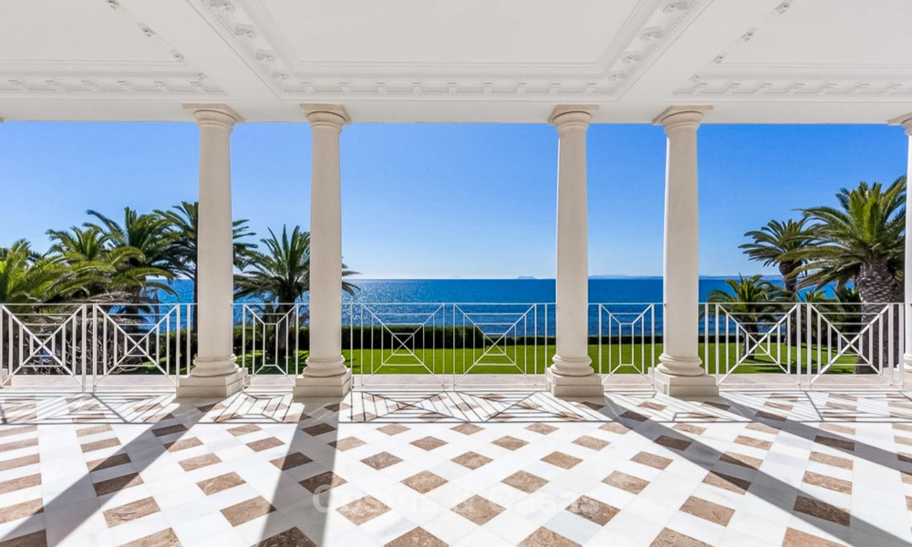 Prestigious palatial front line beach villa for sale, classic style, between Marbella and Estepona 5523