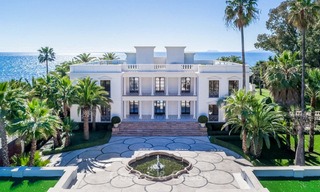 Prestigious palatial front line beach villa for sale, classic style, between Marbella and Estepona 5526 