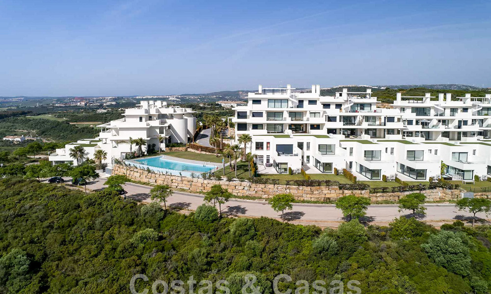 New avant-garde townhouses for sale, breath taking sea views, Casares, Costa del Sol. Ready to move in. 44302