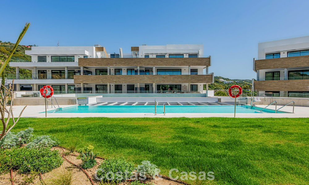New modern apartments in a 5-star boutique resort for sale in Marbella with stunning sea views 802782