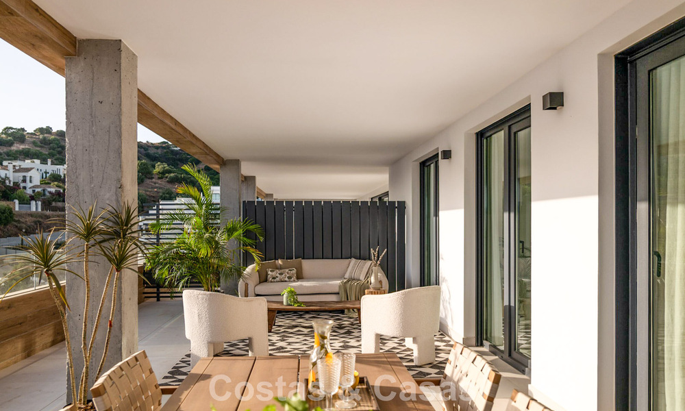 New modern apartments in a 5-star boutique resort for sale in Marbella with stunning sea views 802785