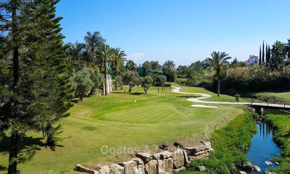 Modern, light and comfortable luxury villas for sale at a prime golf resort, New Golden Mile, Marbella - Estepona 6657
