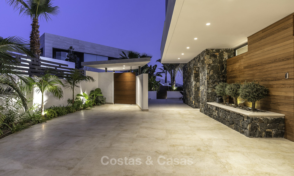 Superb new modern luxury villa in a top class golf resort for sale, Benahavis - Marbella 17199