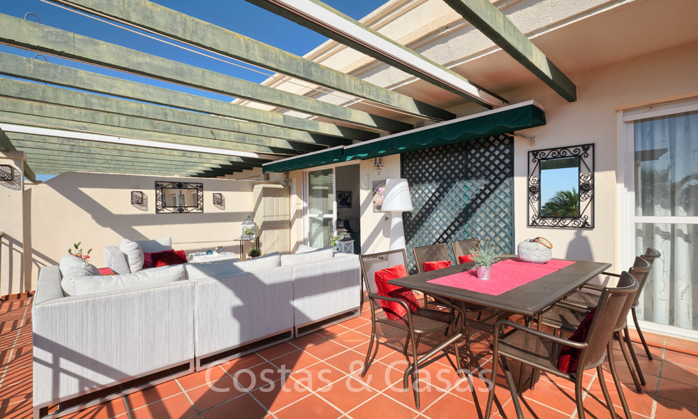Desirable penthouse apartment, walking distance from beach and Puerto Banus, Nueva Andalucia - Marbella 6601