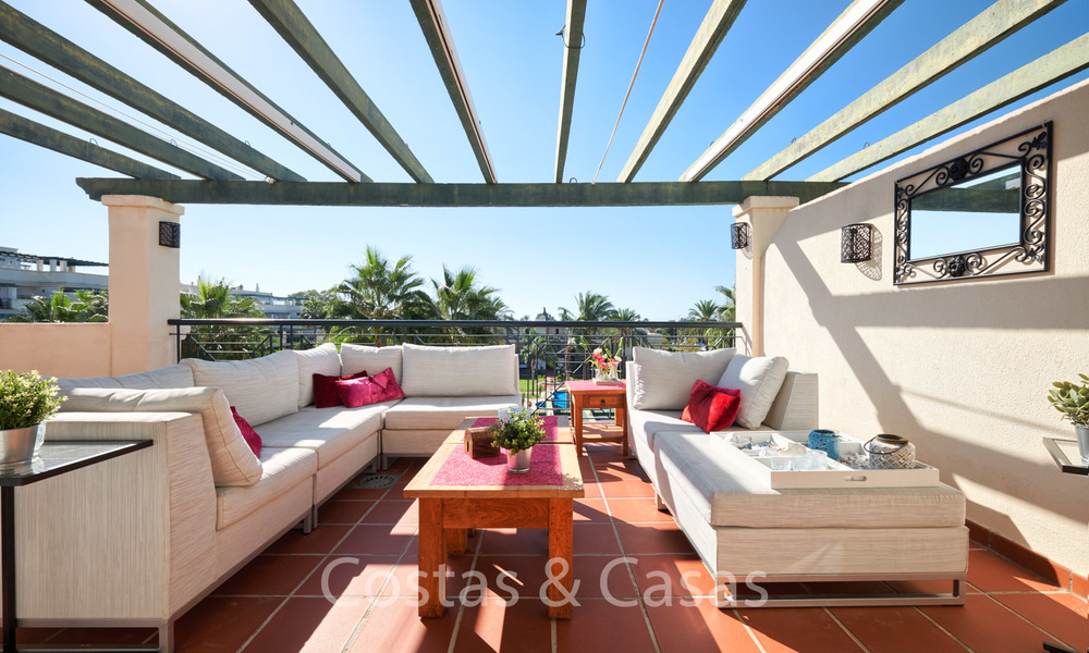 Desirable penthouse apartment, walking distance from beach and Puerto Banus, Nueva Andalucia - Marbella 6604