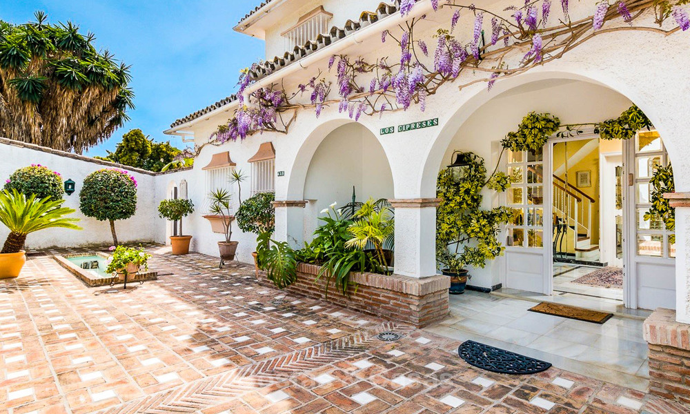 Andalusian style front line golf villa for sale - Marbella 6798