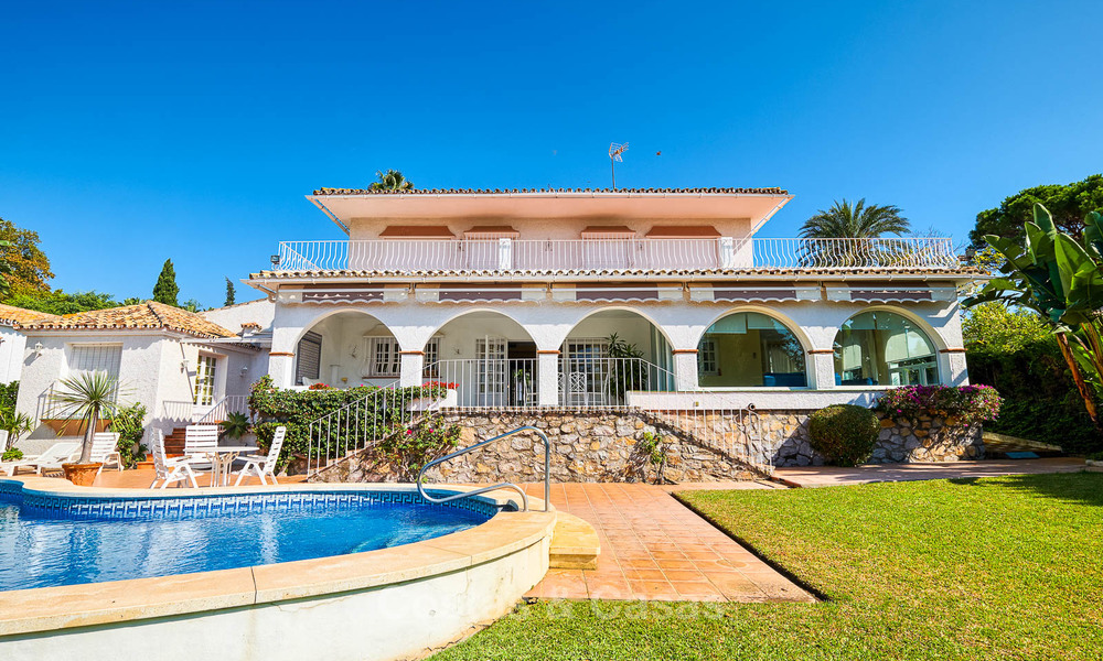 Andalusian style front line golf villa for sale - Marbella 6828