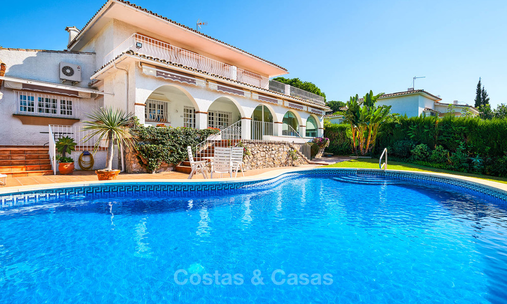 Andalusian style front line golf villa for sale - Marbella 6829