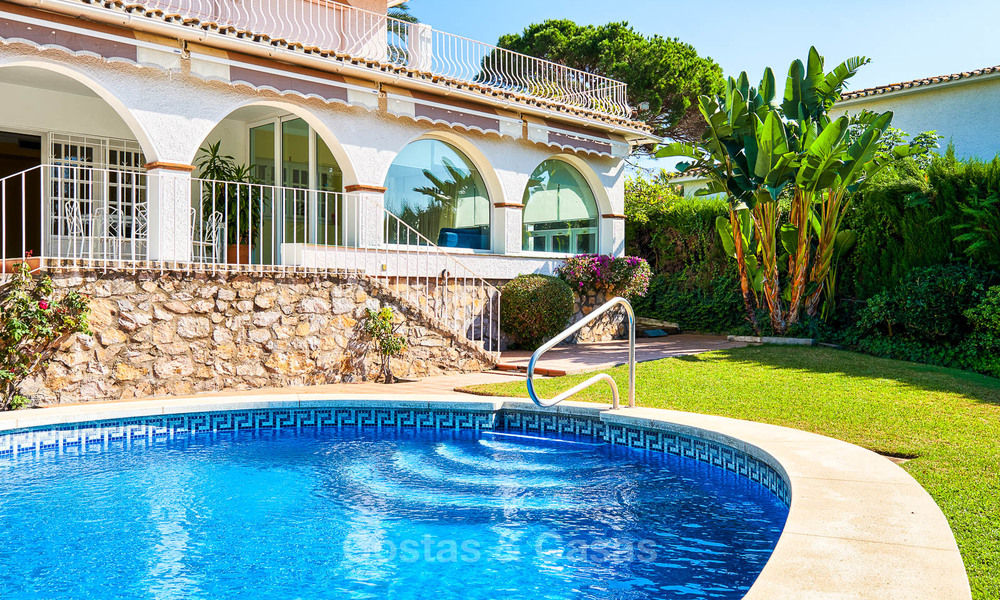 Andalusian style front line golf villa for sale - Marbella 6831