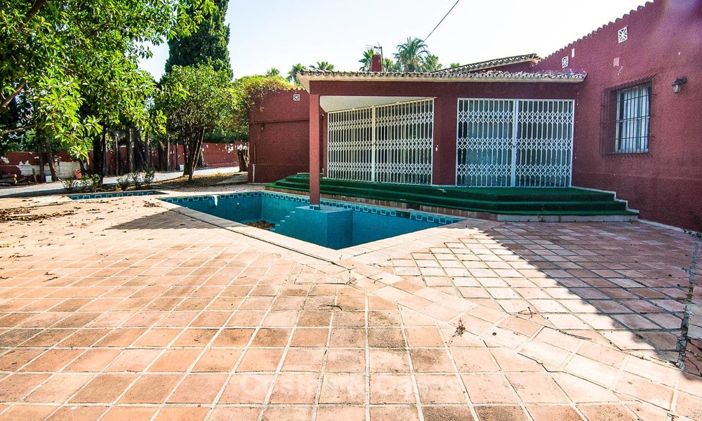 To be renovated villa on a large plot for sale at a spectacular, prime location - Golden Mile, Marbella 6989