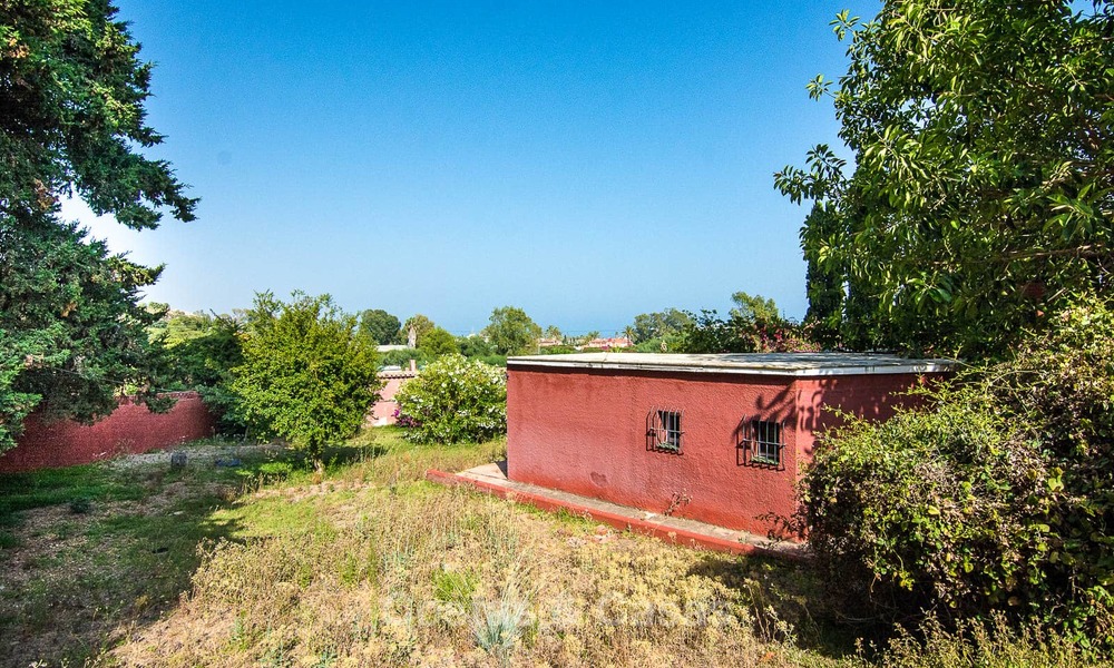 To be renovated villa on a large plot for sale at a spectacular, prime location - Golden Mile, Marbella 6990