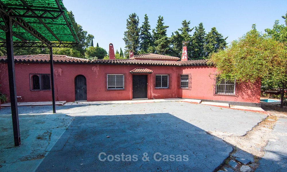 To be renovated villa on a large plot for sale at a spectacular, prime location - Golden Mile, Marbella 6996