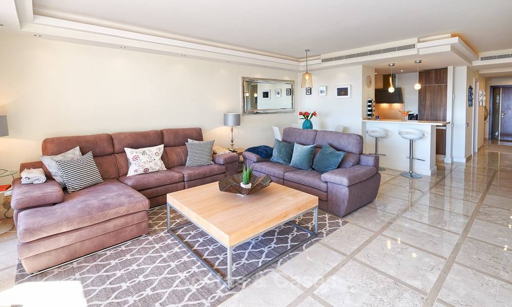 Very attractive luxury beach front apartment with fantastic sea views for sale - New Golden Mile, Marbella - Estepona 7035