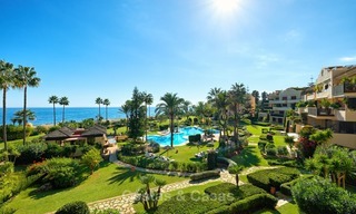 Very attractive luxury beach front apartment with fantastic sea views for sale - New Golden Mile, Marbella - Estepona 7049 