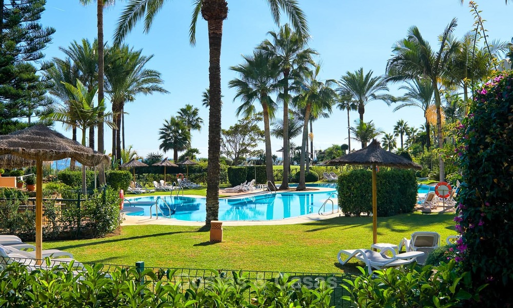 Very attractive luxury beach front apartment with fantastic sea views for sale - New Golden Mile, Marbella - Estepona 7052