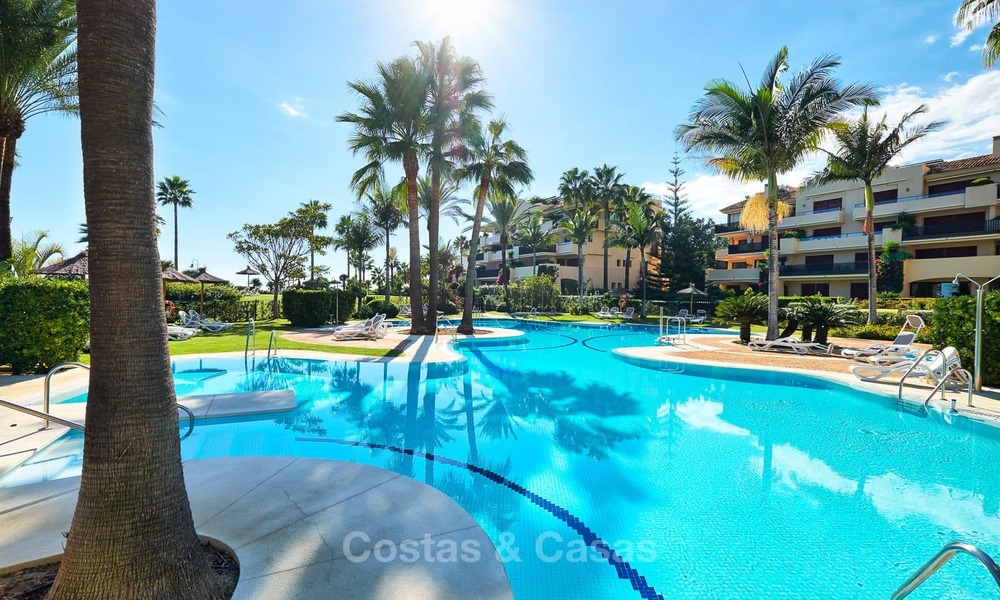 Very attractive luxury beach front apartment with fantastic sea views for sale - New Golden Mile, Marbella - Estepona 7053