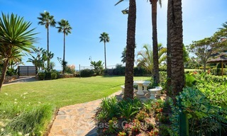 Very attractive luxury beach front apartment with fantastic sea views for sale - New Golden Mile, Marbella - Estepona 7054 